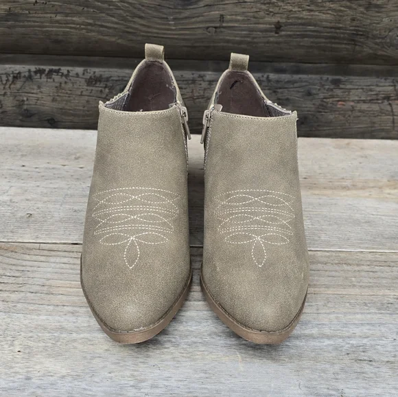 Jellypop NEW Nethera Western Boho Taupe Block Heel Comfort Bootie 8.5M - Picture 8 of 14